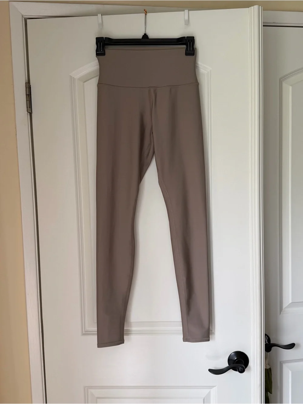 NWOT Alo Yoga High Waisted Airlift Leggings S Gravel Taupe Brown